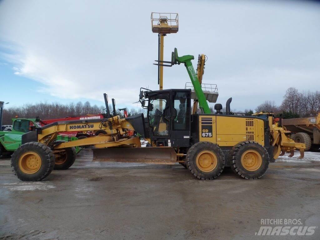 Komatsu GD675-5 Верижни булдозери
