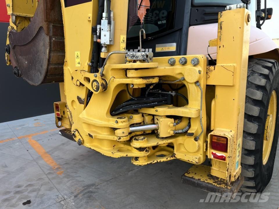 Komatsu WB93S-5E0 Товарач със заден ексватор