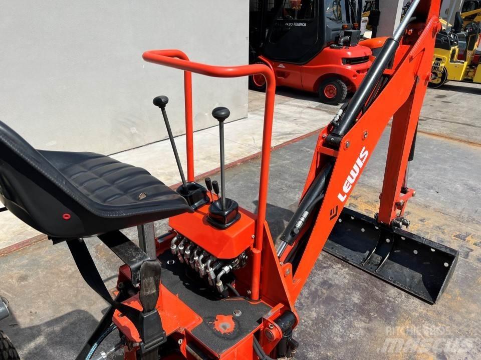 Kubota B2231 Товарач със заден ексватор