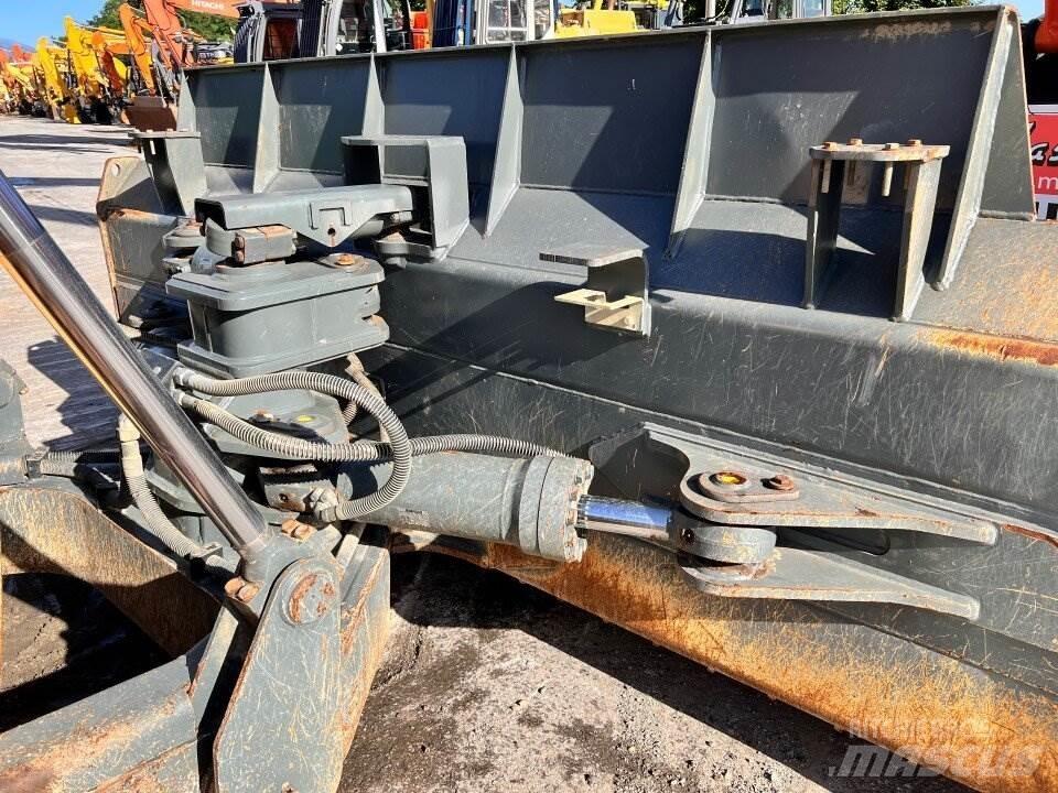 Liebherr 736 Верижни булдозери
