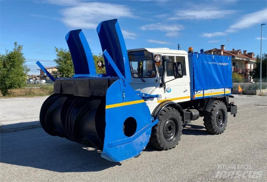 Mercedes-Benz UNIMOG Снегочистачки