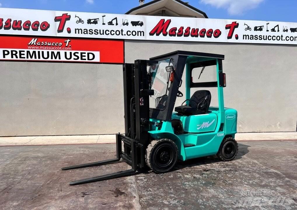 Mitsubishi FD25K Дизелови камиони