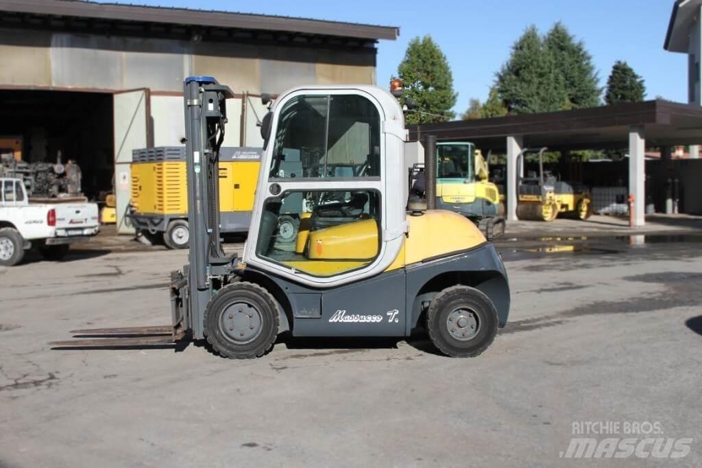 Nuova Detas SHR 40 Дизелови камиони