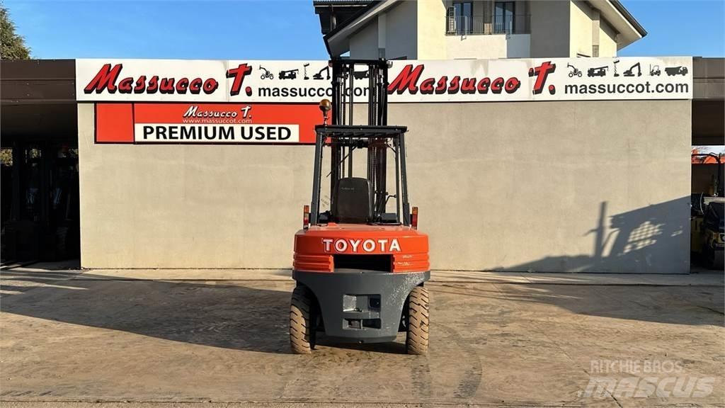 Toyota 02-5FD40 Дизелови камиони
