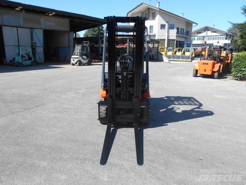 Toyota 02-7FDF18 Дизелови камиони