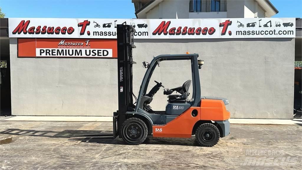 Toyota 02-8FDF30 Дизелови камиони