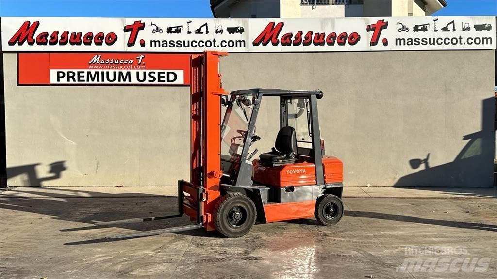 Toyota 025FDF25 Дизелови камиони