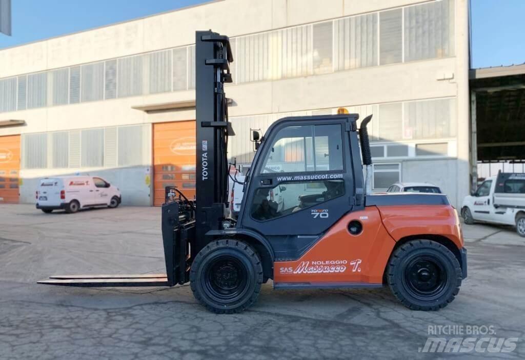 Toyota 40-8FD70N Дизелови камиони