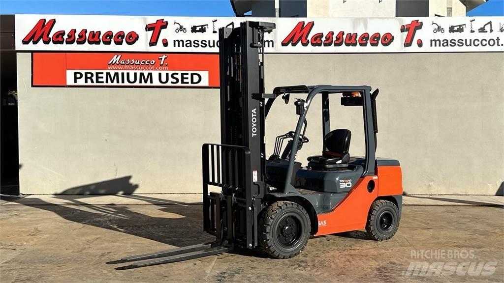 Toyota 52-8FDF30 Дизелови камиони