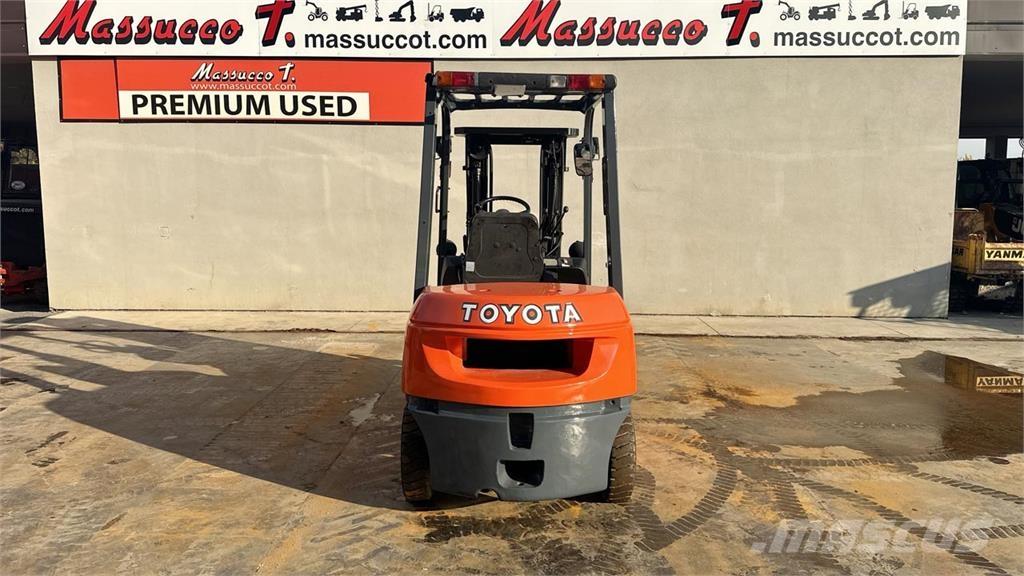 Toyota 62—7FDF25 Дизелови камиони