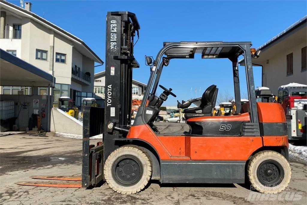Toyota 7FBMF50 Електрически вилични кари-повдигачи