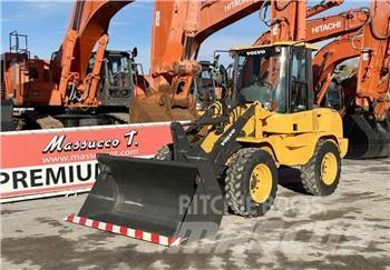 Volvo L30G Колесни товарачи