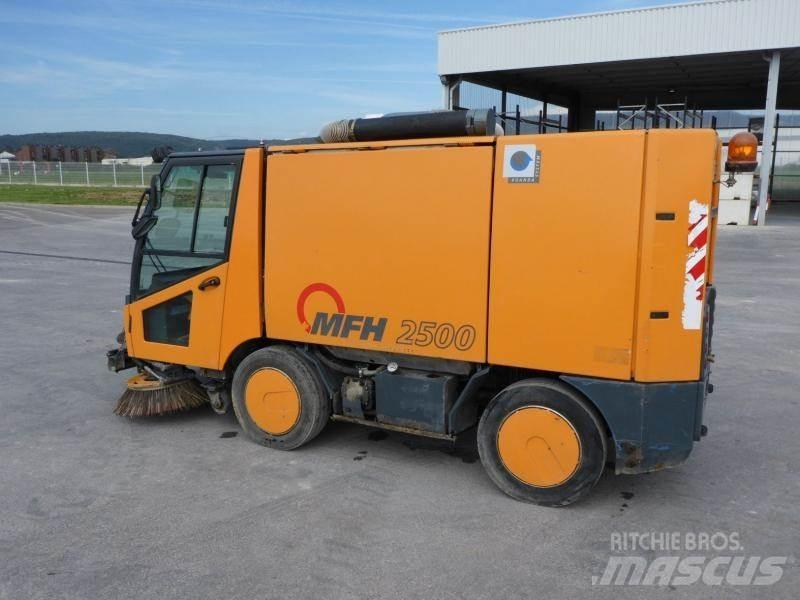 Aebi MFH 2500 Камиони за почистване