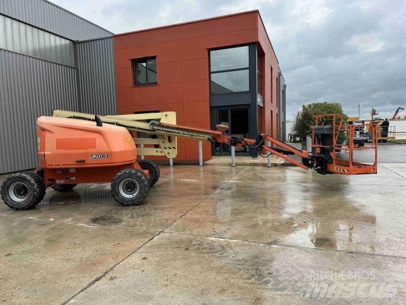 JLG 520AJ Съчленени стрелови подемници