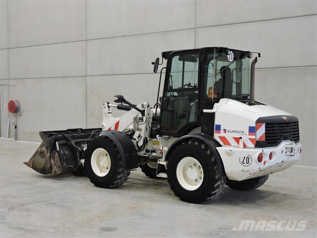 CAT 908M + FORK Колесни товарачи