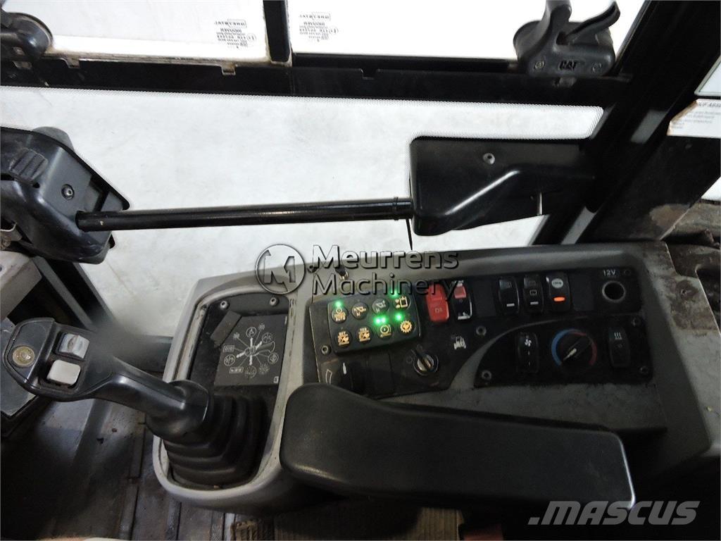 CAT 908M GERMAN Колесни товарачи