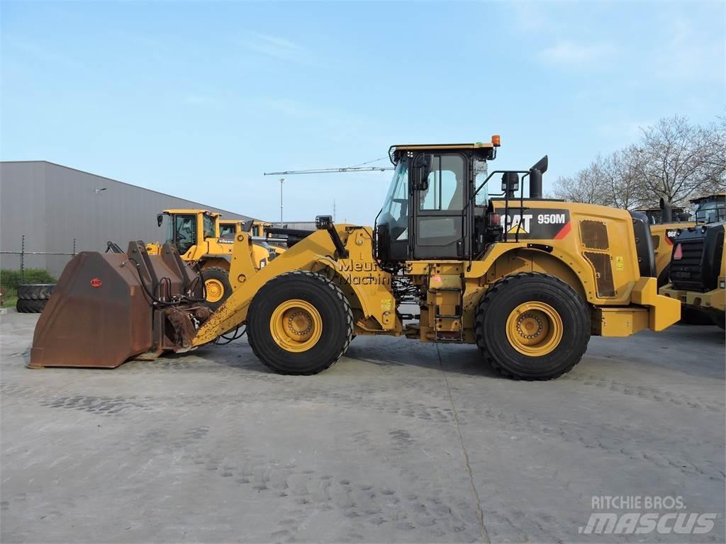 CAT 950M Колесни товарачи