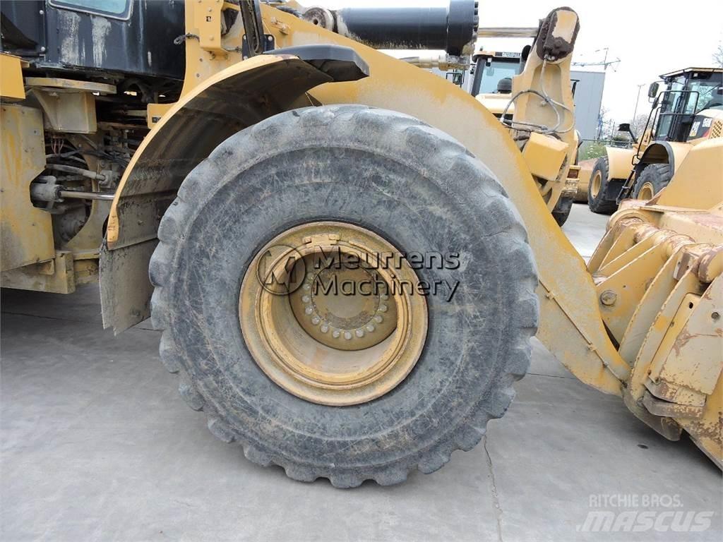 CAT 972M Колесни товарачи