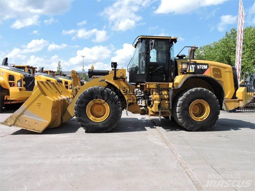 CAT 972M Колесни товарачи