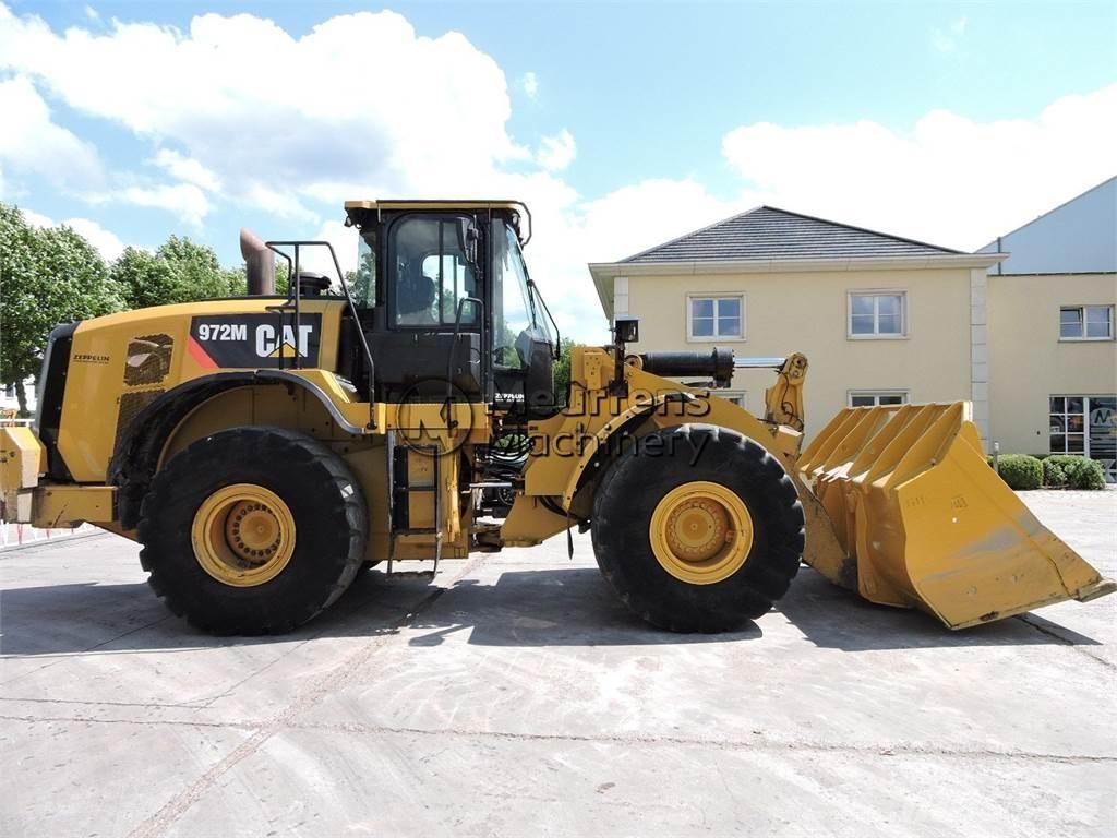 CAT 972M Колесни товарачи
