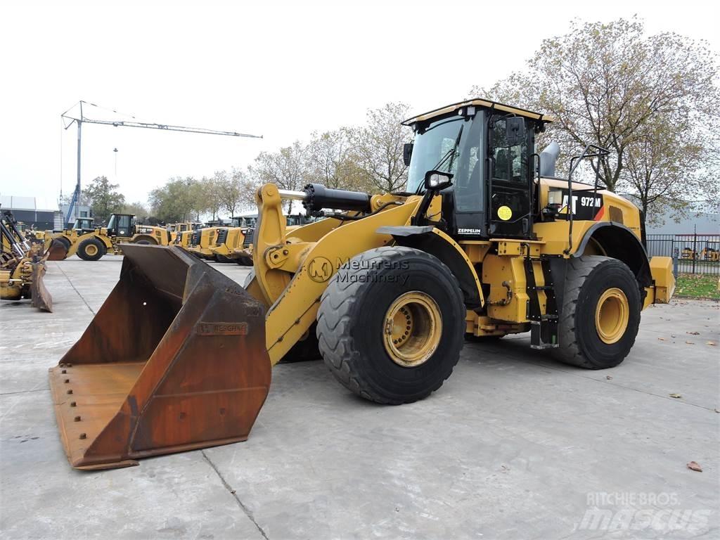CAT 972M Колесни товарачи