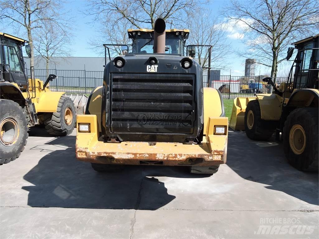 CAT 972M Колесни товарачи