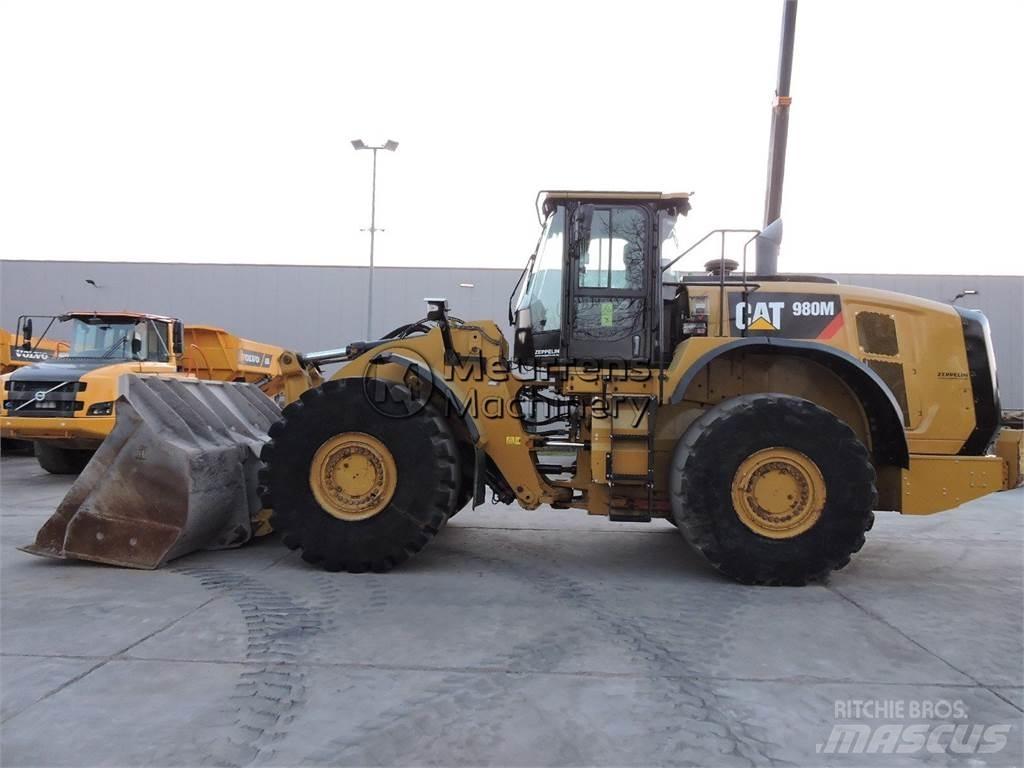 CAT 980M Колесни товарачи