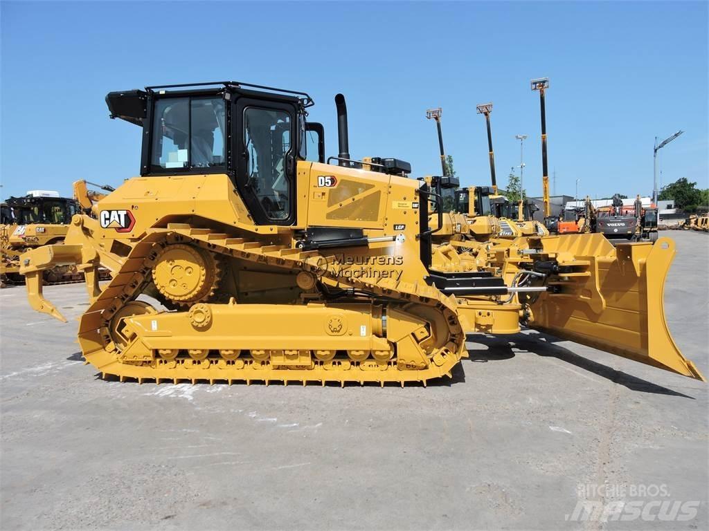 CAT D5 Булдозери