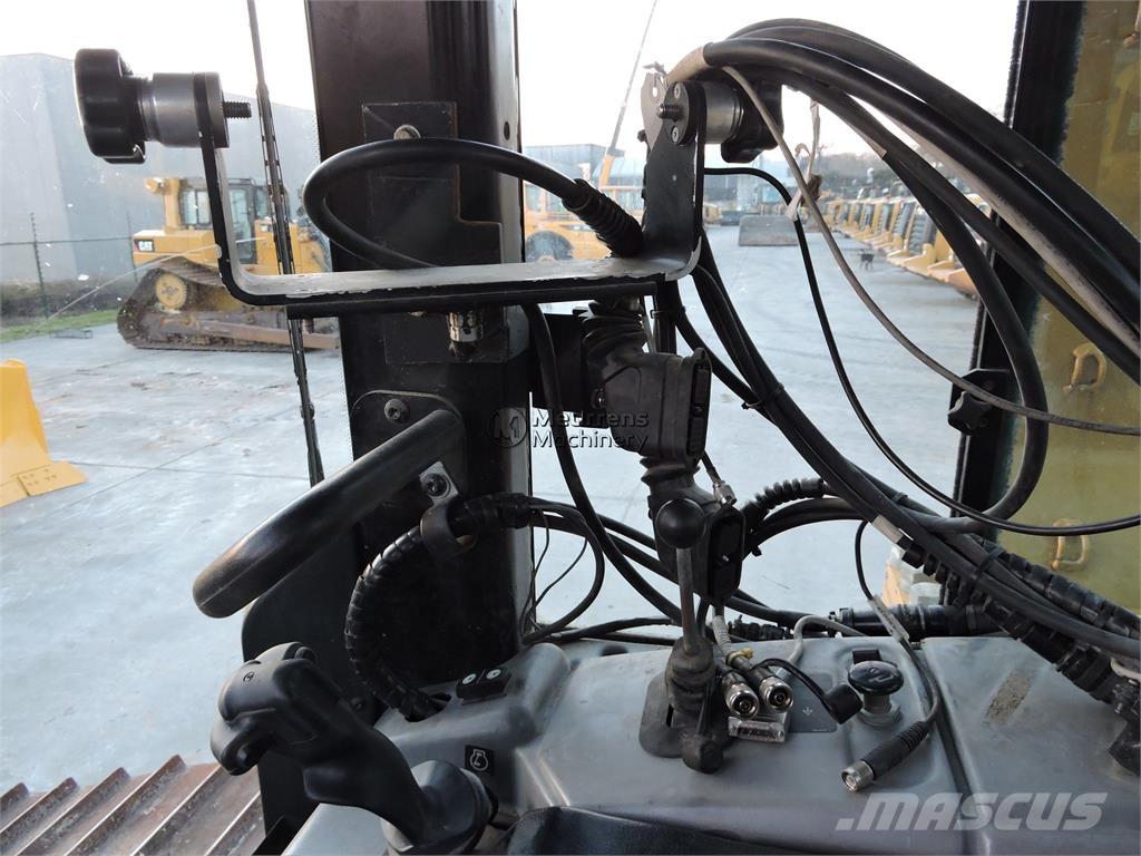 CAT D6NLGP Булдозери