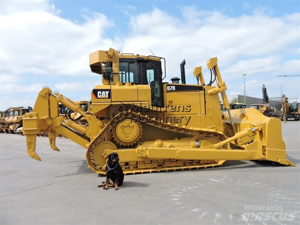 CAT D7R Булдозери