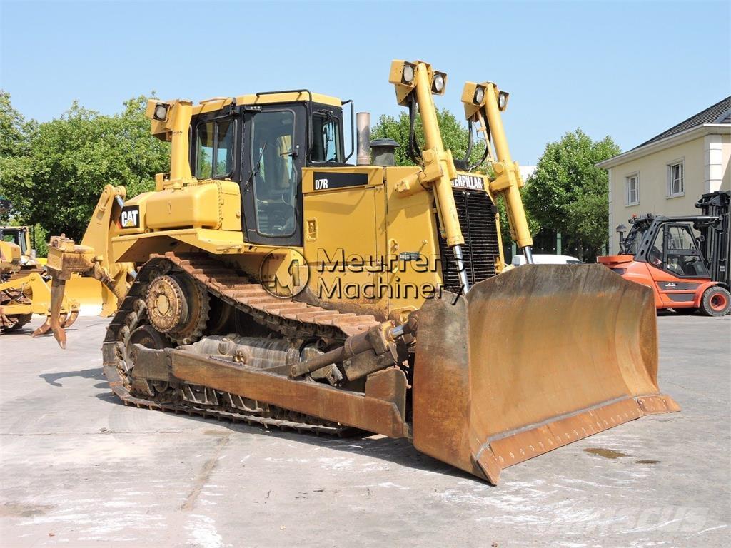 CAT D7R Булдозери