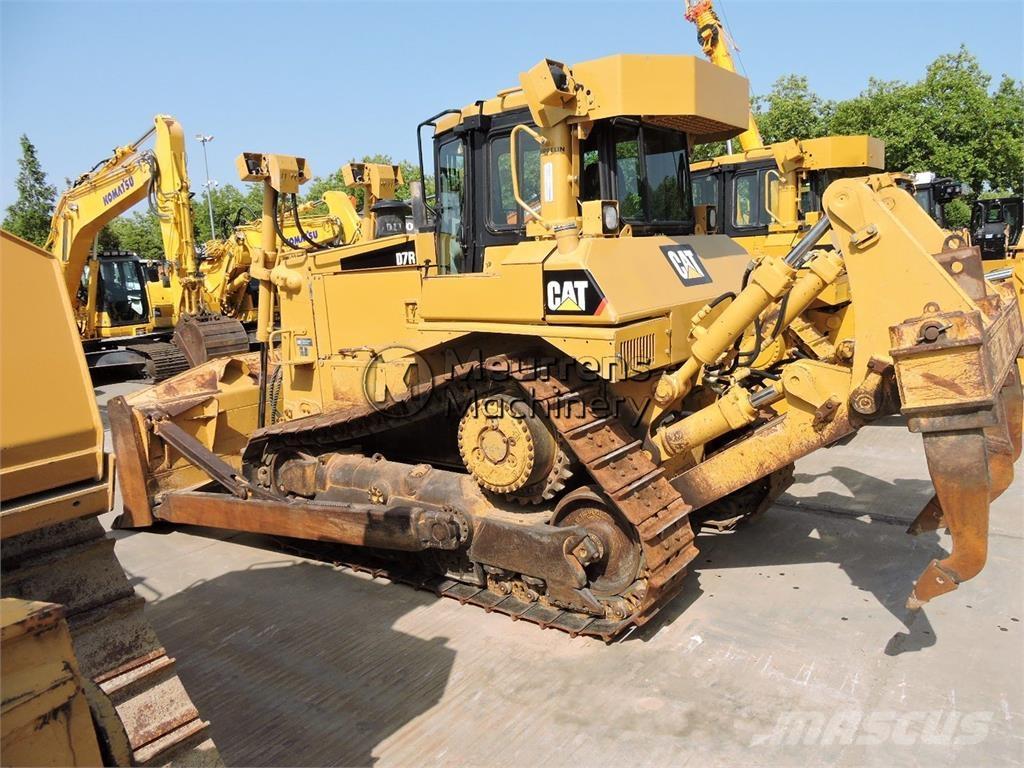 CAT D7R Булдозери