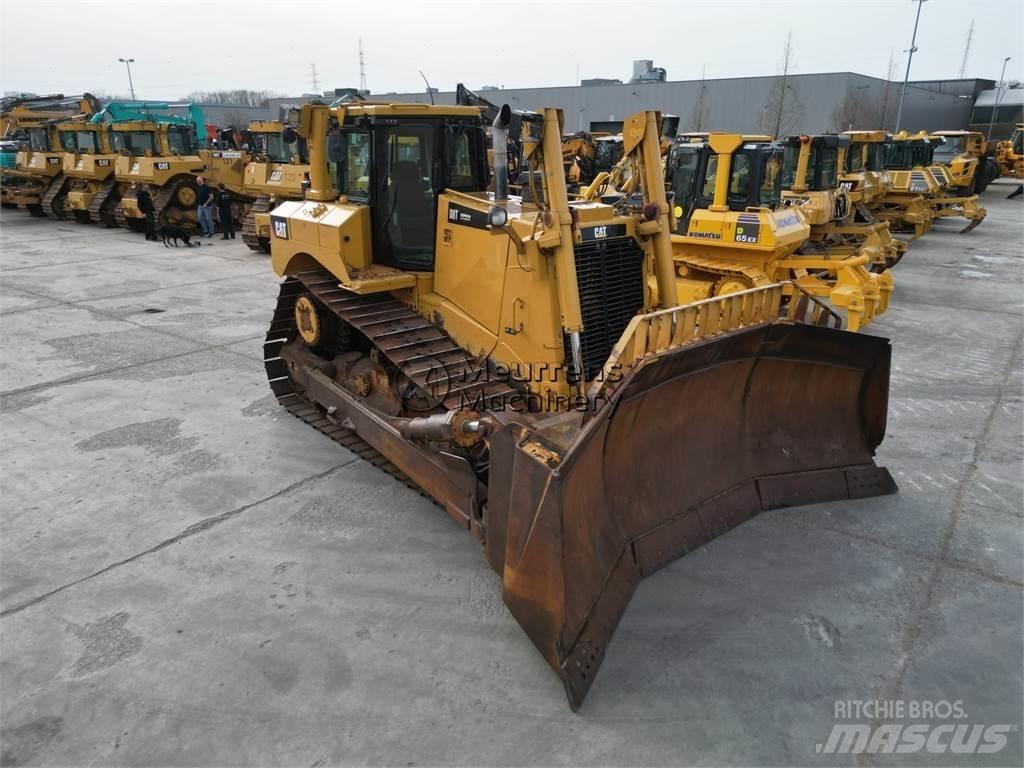 CAT D8T Булдозери