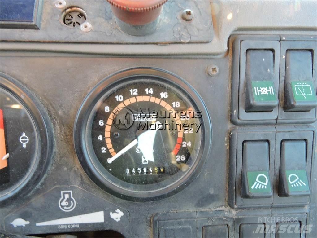 Fermec 965 Товарач със заден ексватор