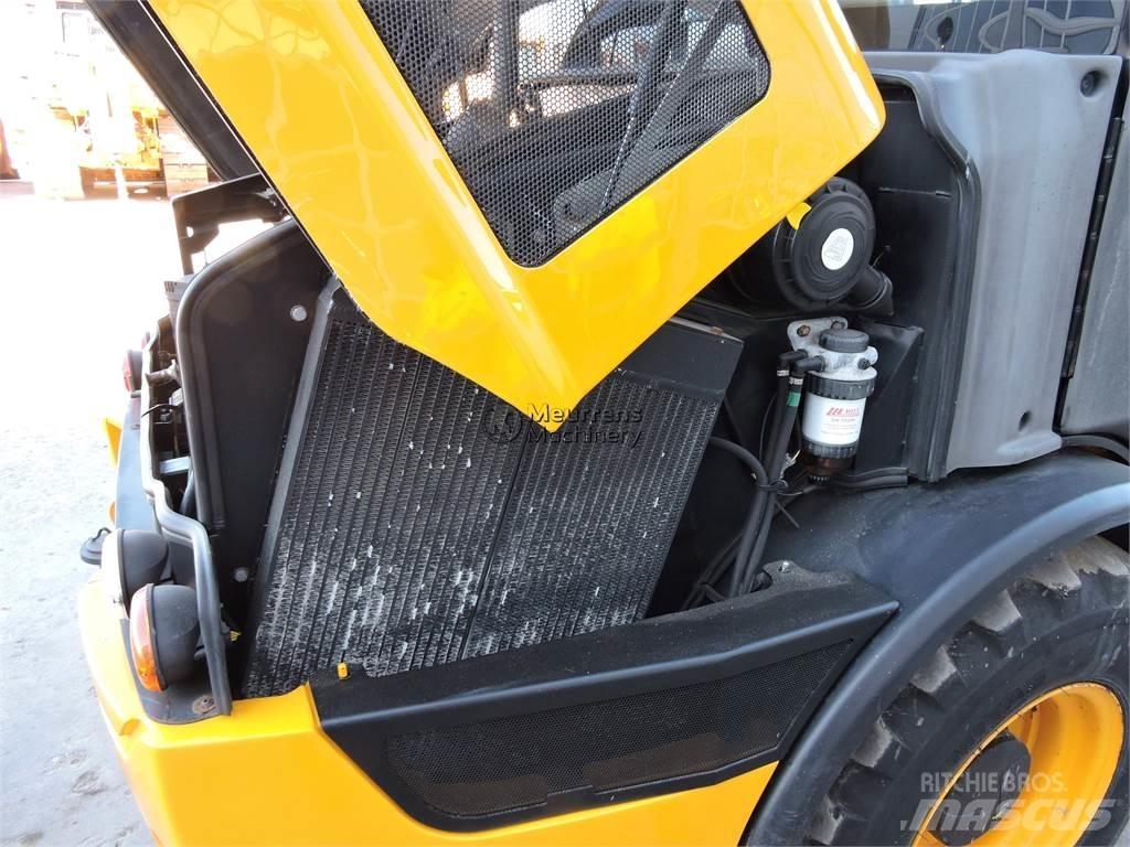 JCB 406 Колесни товарачи