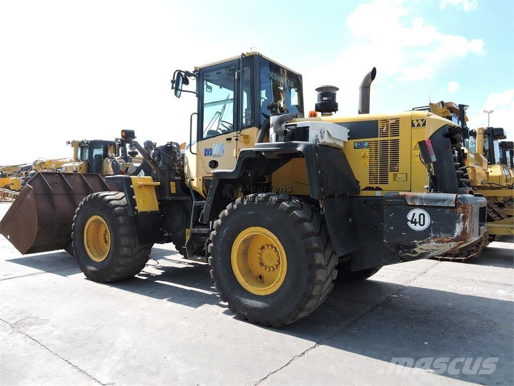 Komatsu WA320 Колесни товарачи