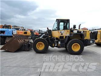 Komatsu WA320 Колесни товарачи