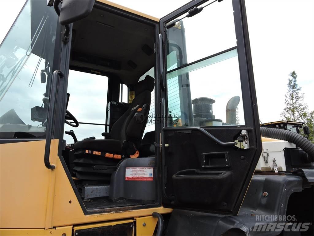 Komatsu WA320 Колесни товарачи