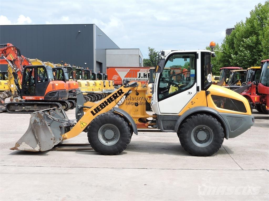 Liebherr L508 + FORK Колесни товарачи