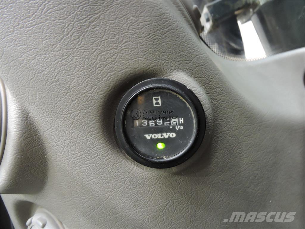 Volvo EW140C Колесни екскаватори