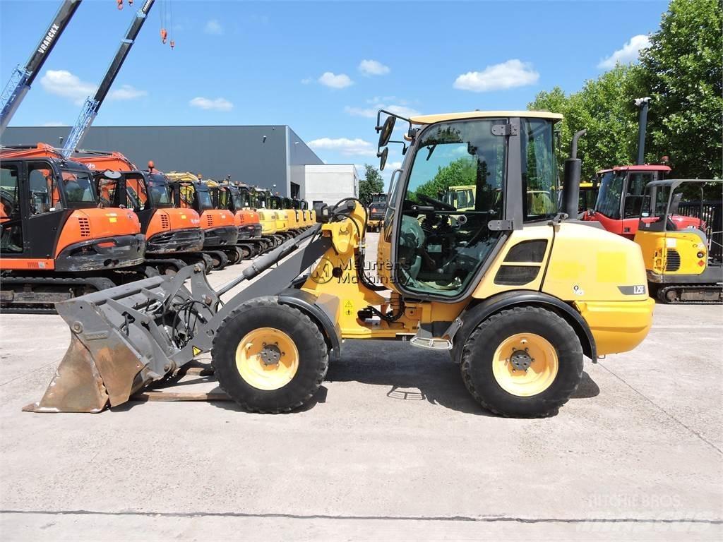 Volvo L25F + FORK Колесни товарачи