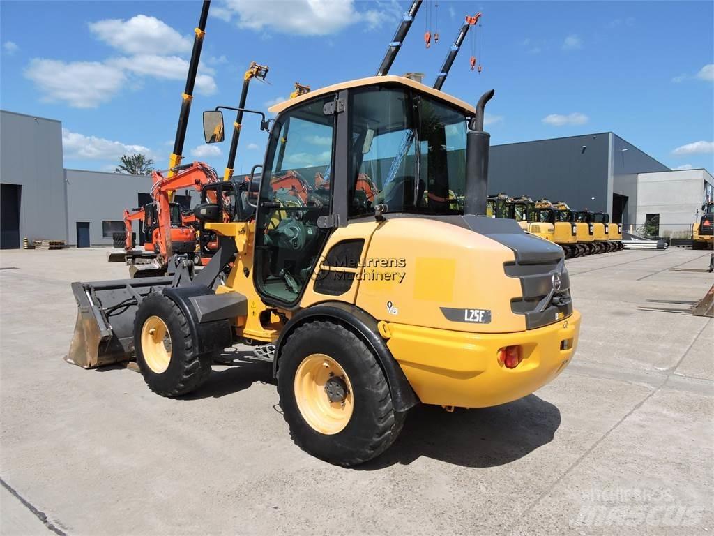 Volvo L25F + FORK Колесни товарачи