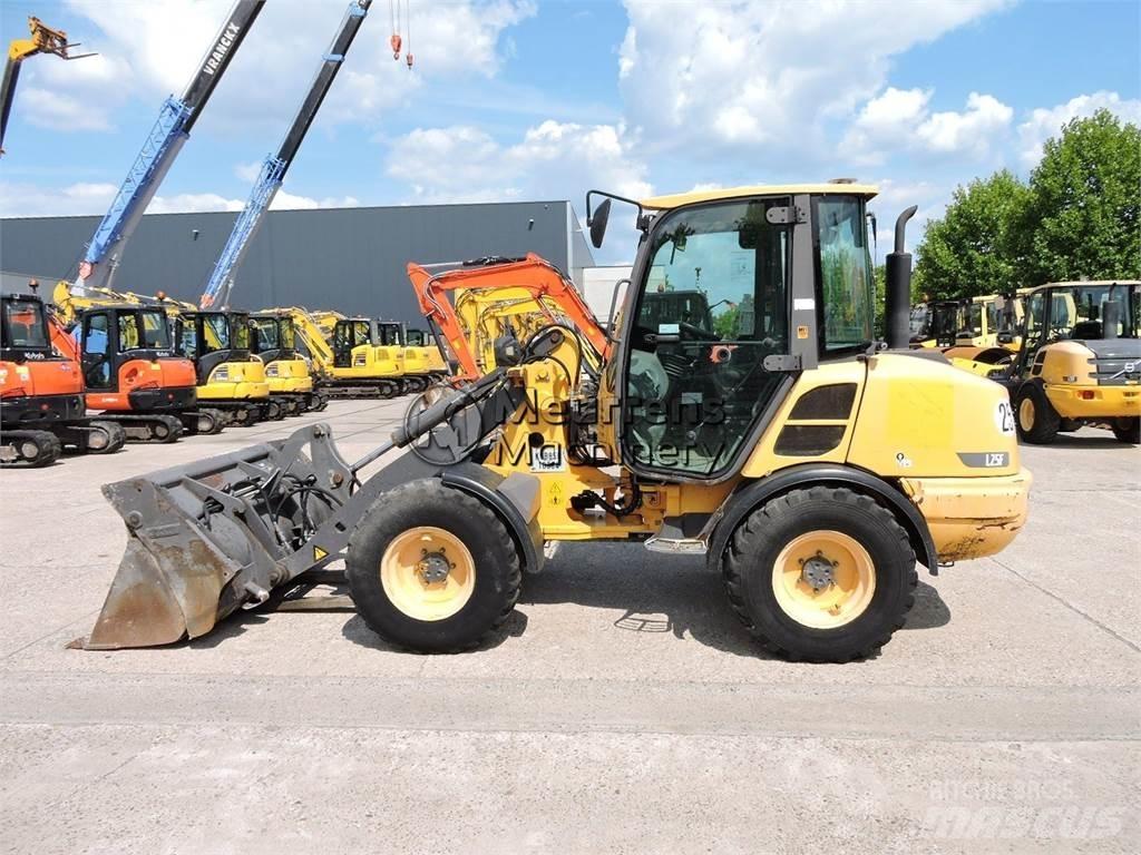 Volvo L25F + Fork Колесни товарачи