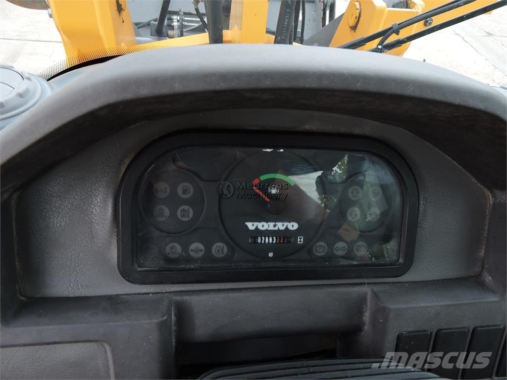 Volvo L25F + FORK Колесни товарачи