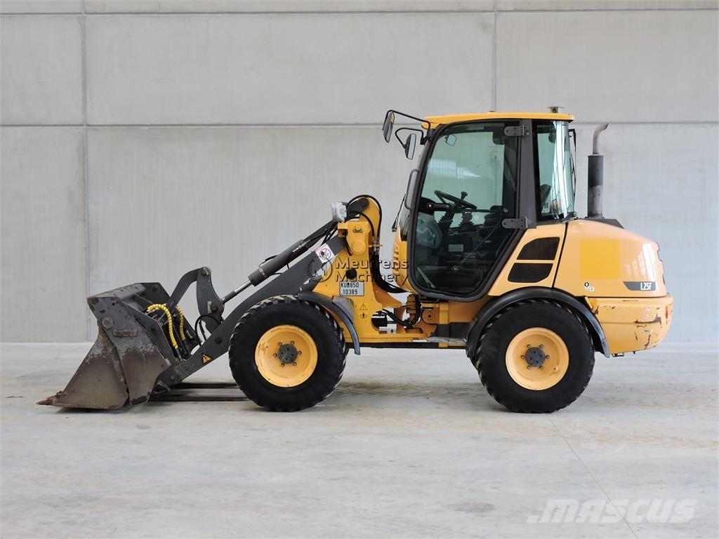 Volvo L25F + FORK Колесни товарачи