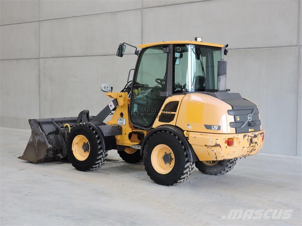 Volvo L25F + FORK Колесни товарачи
