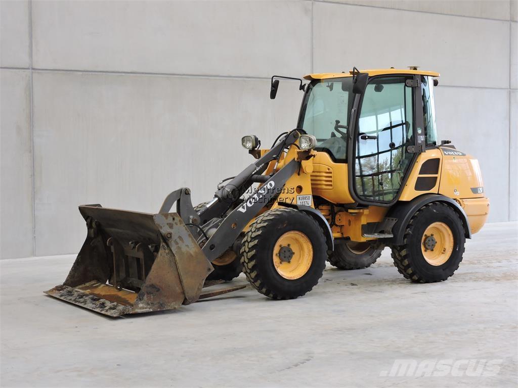Volvo L25F + FORK Колесни товарачи