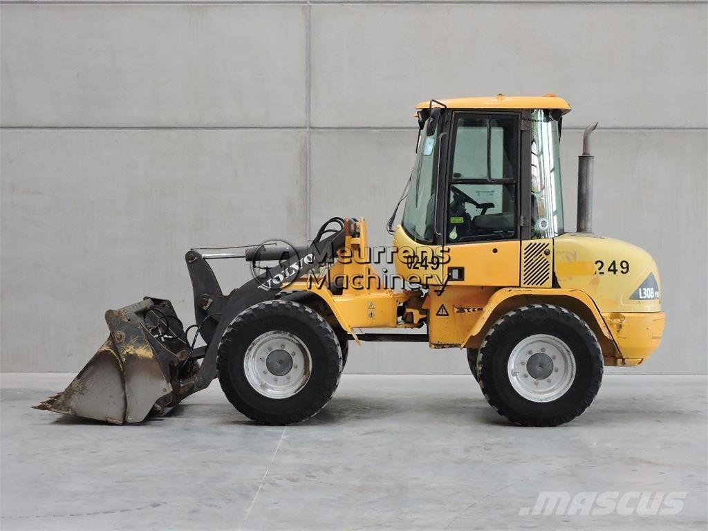 Volvo L30B Колесни товарачи