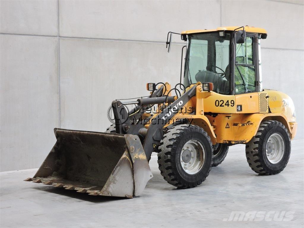 Volvo L30B Колесни товарачи