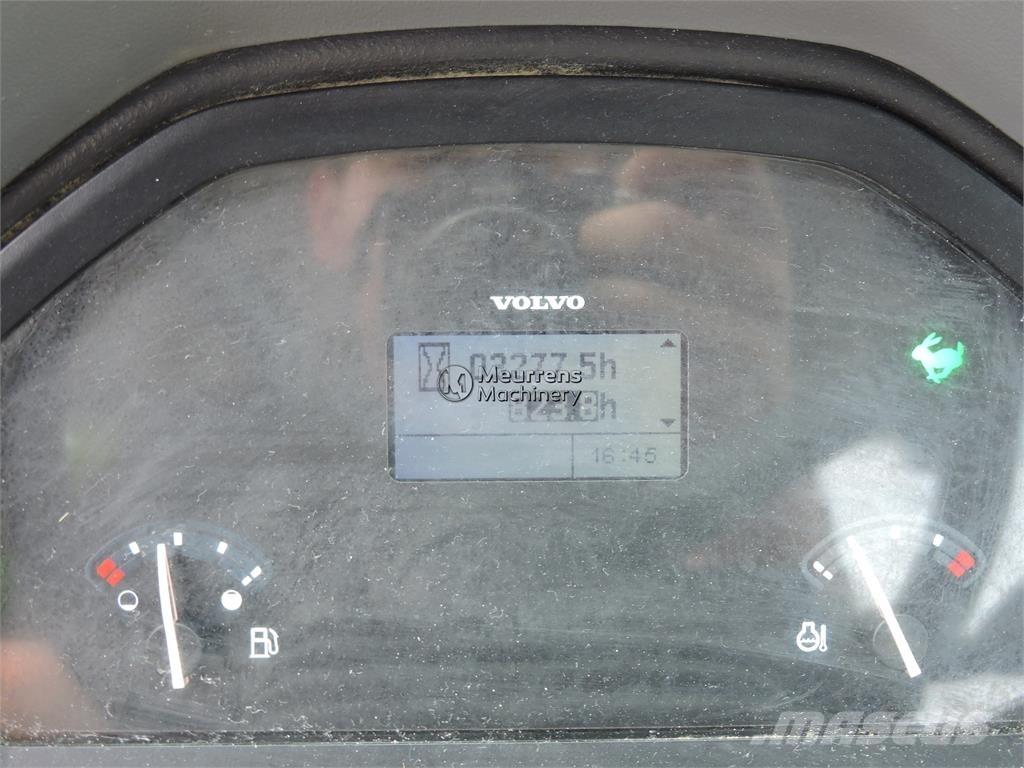 Volvo L30G + FORK Колесни товарачи